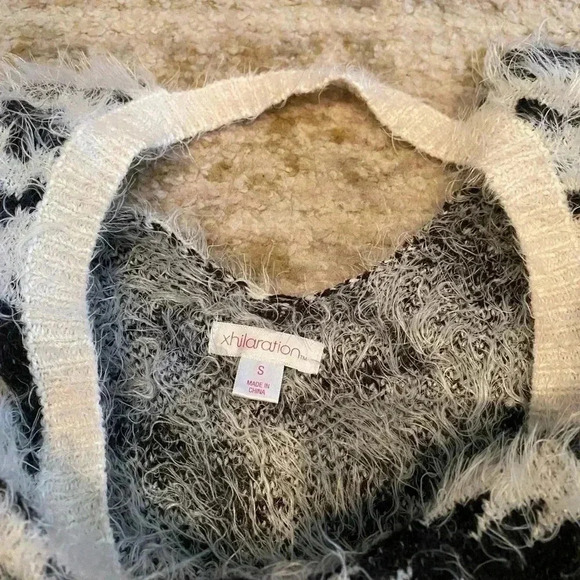 TARGET TRIBAL BLACK WHITE TRIBAL TEDDY SWEATER S - Picture 3 of 4